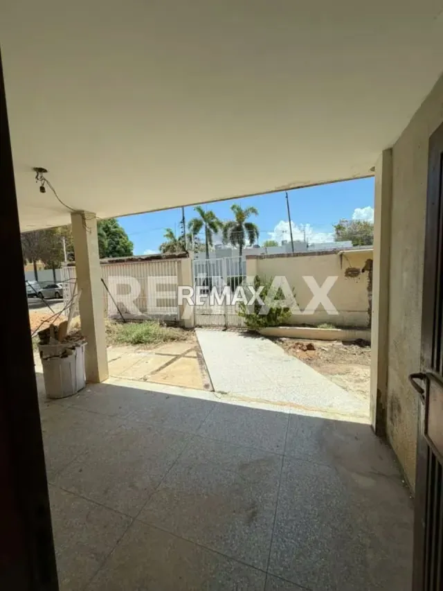 VENTA DE DOS TERRENOS IDEAL PARA USO RESIDENCIAL O COMERCIAL SECTOR CANTA CLARO MARACAIBO - 2