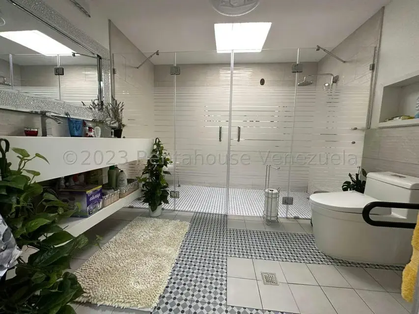 Casa (Multipes Niveles) en Venta en El Cafetal, Distrito Metropolitano - 27