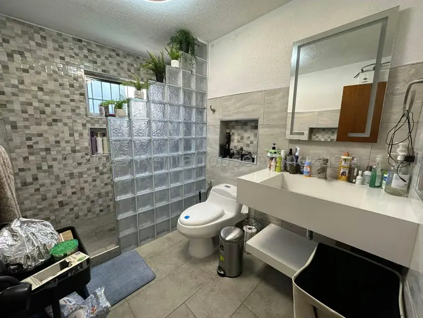 Casa (Multipes Niveles) en Venta en El Cafetal, Distrito Metropolitano - 37