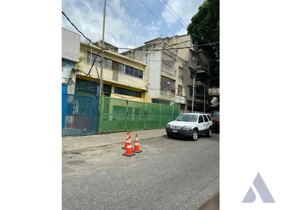 Vendo galpón industrial 442m2 El Cementerio 2087 - 2