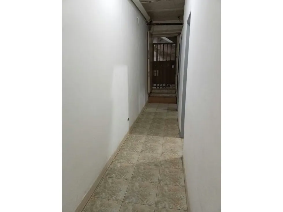 Local en venta 62m², Av. Fuerzas Armadas - 11