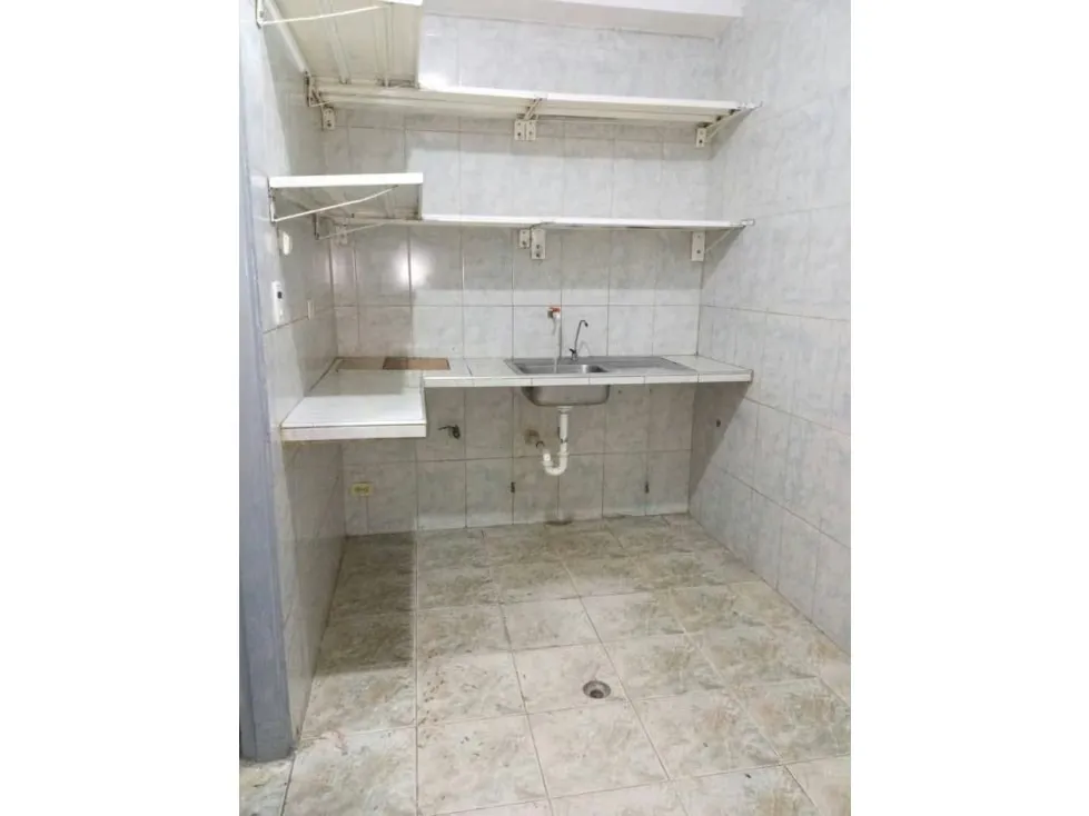 Local en venta 62m², Av. Fuerzas Armadas - 12