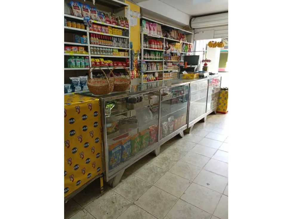 Local en venta 62m², Av. Fuerzas Armadas - 6
