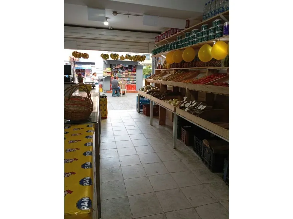 Local en venta 62m², Av. Fuerzas Armadas - 7