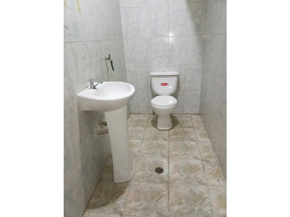 Local en venta 62m², Av. Fuerzas Armadas - 10