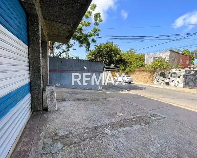 EDIFICIO CON LOCAL COMERCIAL Y APARTAMENTOS UBICADO EN LA CALLE LA PARALELA DE PORLAMAR, ISLA DE MARGARITA - 2
