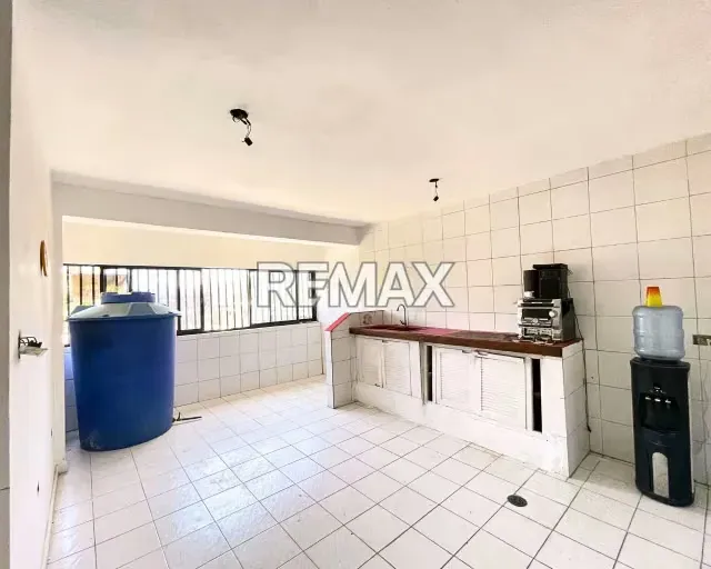 EDIFICIO CON LOCAL COMERCIAL Y APARTAMENTOS UBICADO EN LA CALLE LA PARALELA DE PORLAMAR, ISLA DE MARGARITA - 7