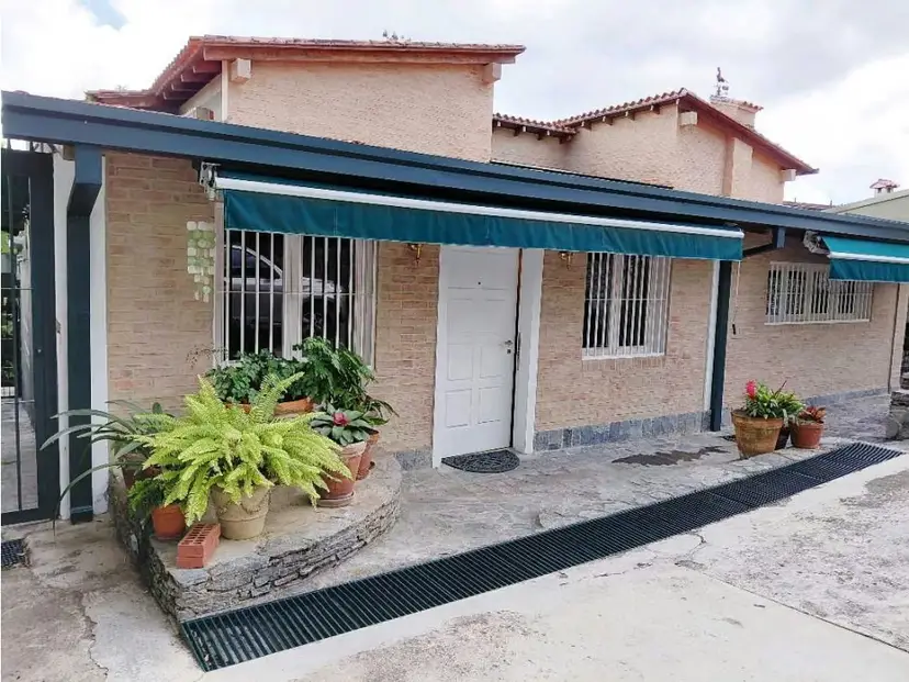 Alquilo anexo 85m2 Oripoto 6132