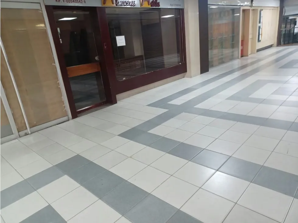 Alquilo local 55m2 C.C. Concresa Prados del Este 1312 - 11
