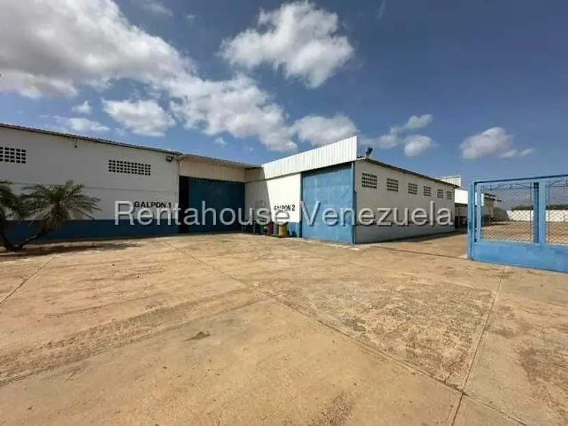 Comercial (Galpon - Deposito) en Alquiler en Intercomunal Coro La Vela, Falcon