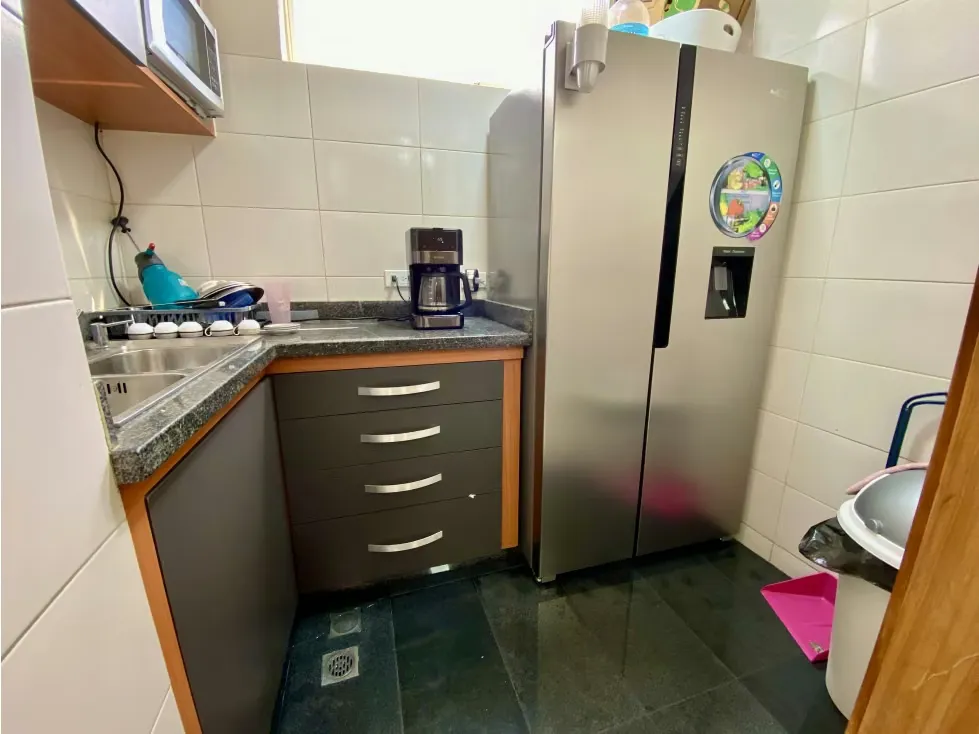 OFICINA o CENTRO GERENCIAL AV. PPAL LA GUAIRITA SANTA CLARA 144 M2 - 5