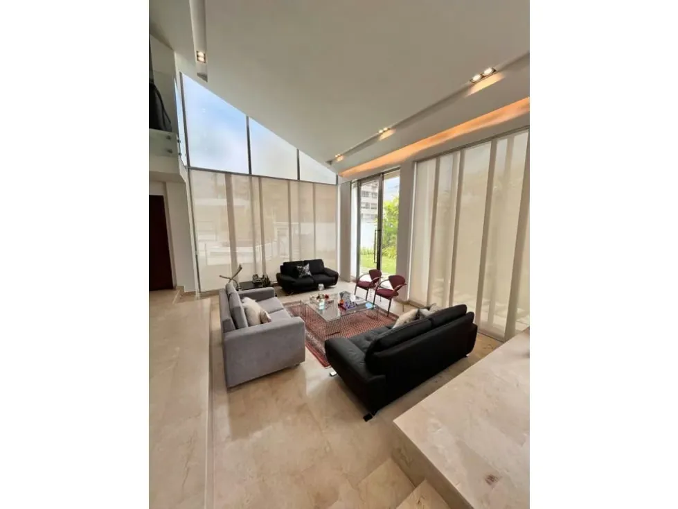 Se vende casa 365m2 Los Samanes 5725 - 2