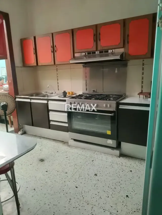Casa en venta de 340 mts2 ubicada en la calle 14 con carrera 25 y 26 a pocos metros de la av. Venezuela. Cero corte de luz con anexo independiente - 6