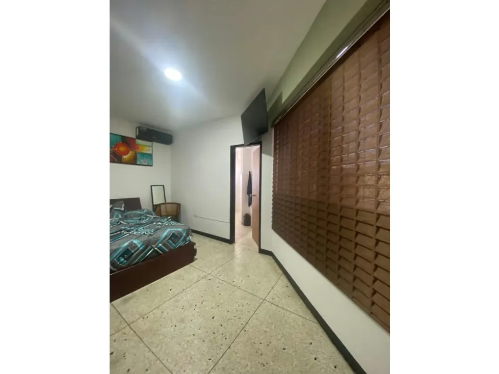Edificio en venta 850m², 5ta Av de Pérez Bonalde - 11