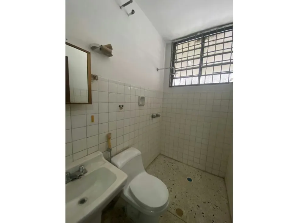 Edificio en venta 850m², 5ta Av de Pérez Bonalde - 13