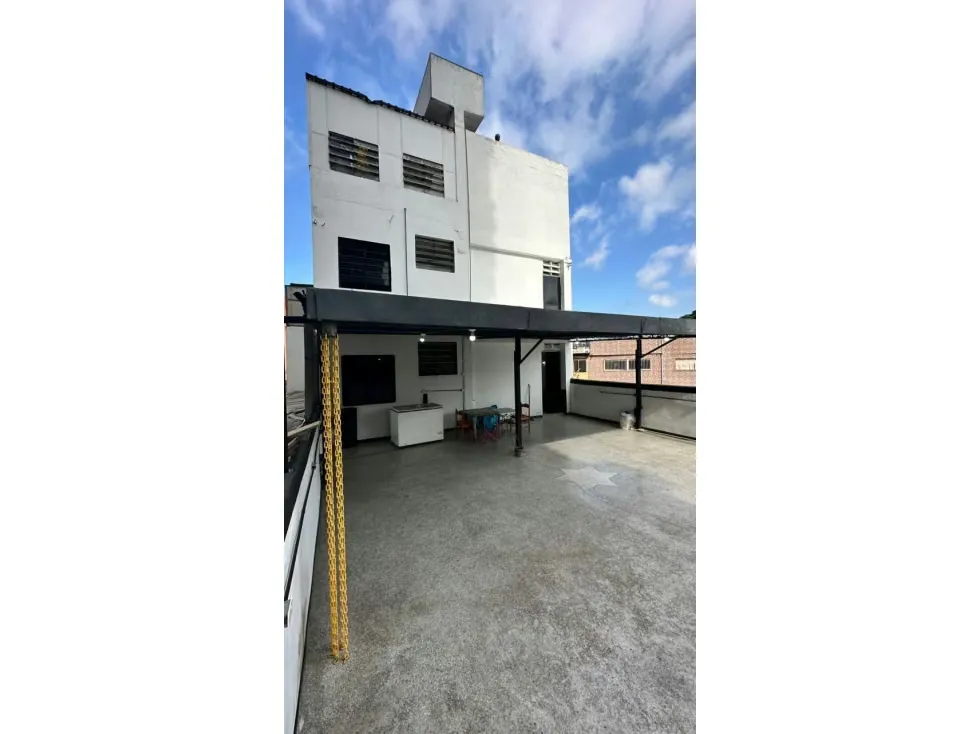 Edificio en venta 850m², 5ta Av de Pérez Bonalde - 17