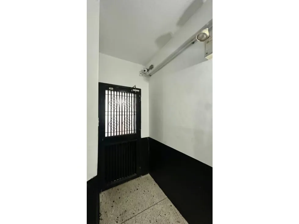 Edificio en venta 850m², 5ta Av de Pérez Bonalde - 7