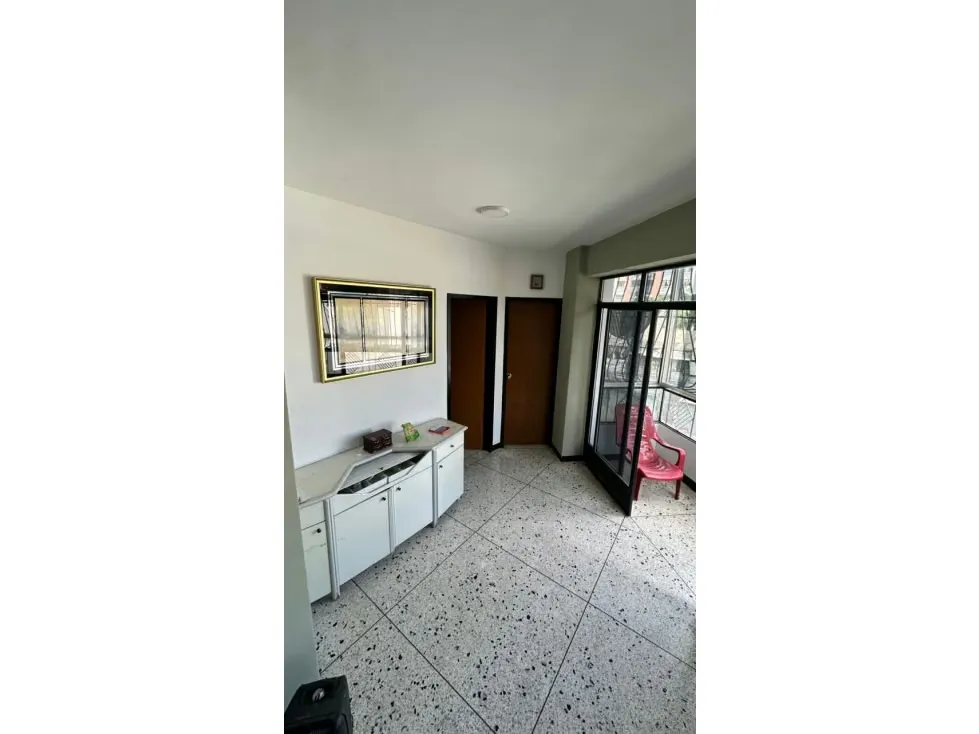 Edificio en venta 850m², 5ta Av de Pérez Bonalde - 9