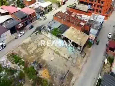 VENDE TERRENO 782,70 M2 EXCELENTE UBICACIÓN CASCO CENTRAL TUCACAS, CALLE AYACUCHO.