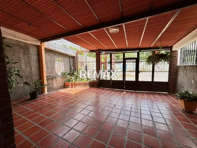 Se vende Casa en las Acacias, Maracay - 2