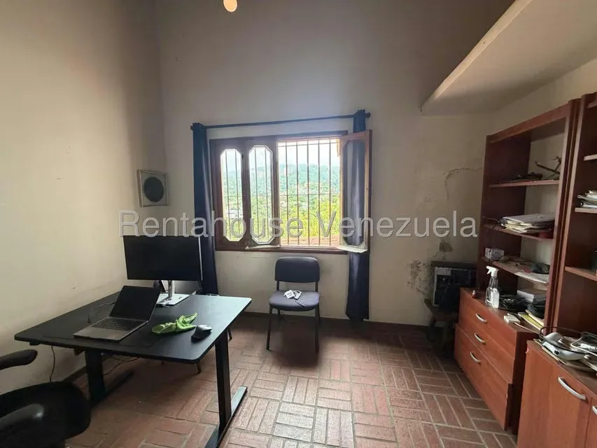 Casa (Multipes Niveles) en Venta en Prados del Este, Distrito Metropolitano - 39