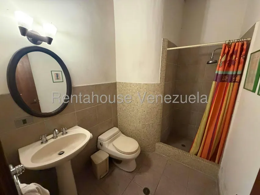 Casa (Multipes Niveles) en Venta en Prados del Este, Distrito Metropolitano - 42