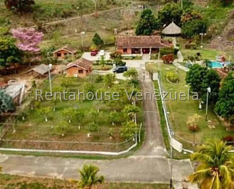 Casa (Colonial) en Venta en Barrera, Carabobo - 2