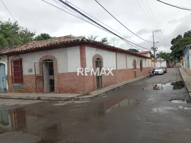 VENDO CASA COMERCIAL EN QUIBOR
