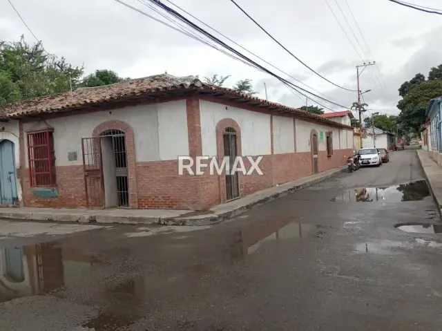 VENDO CASA COMERCIAL EN QUIBOR - 2
