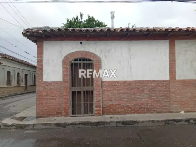 VENDO CASA COMERCIAL EN QUIBOR - 4