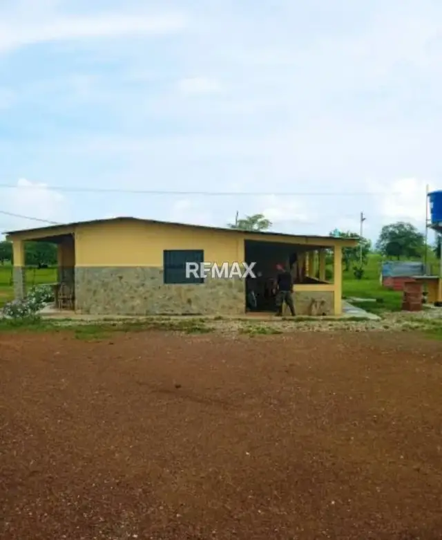 Venta de Finca 450 ha con todo incluido Tinaco Edo. Cojedes
