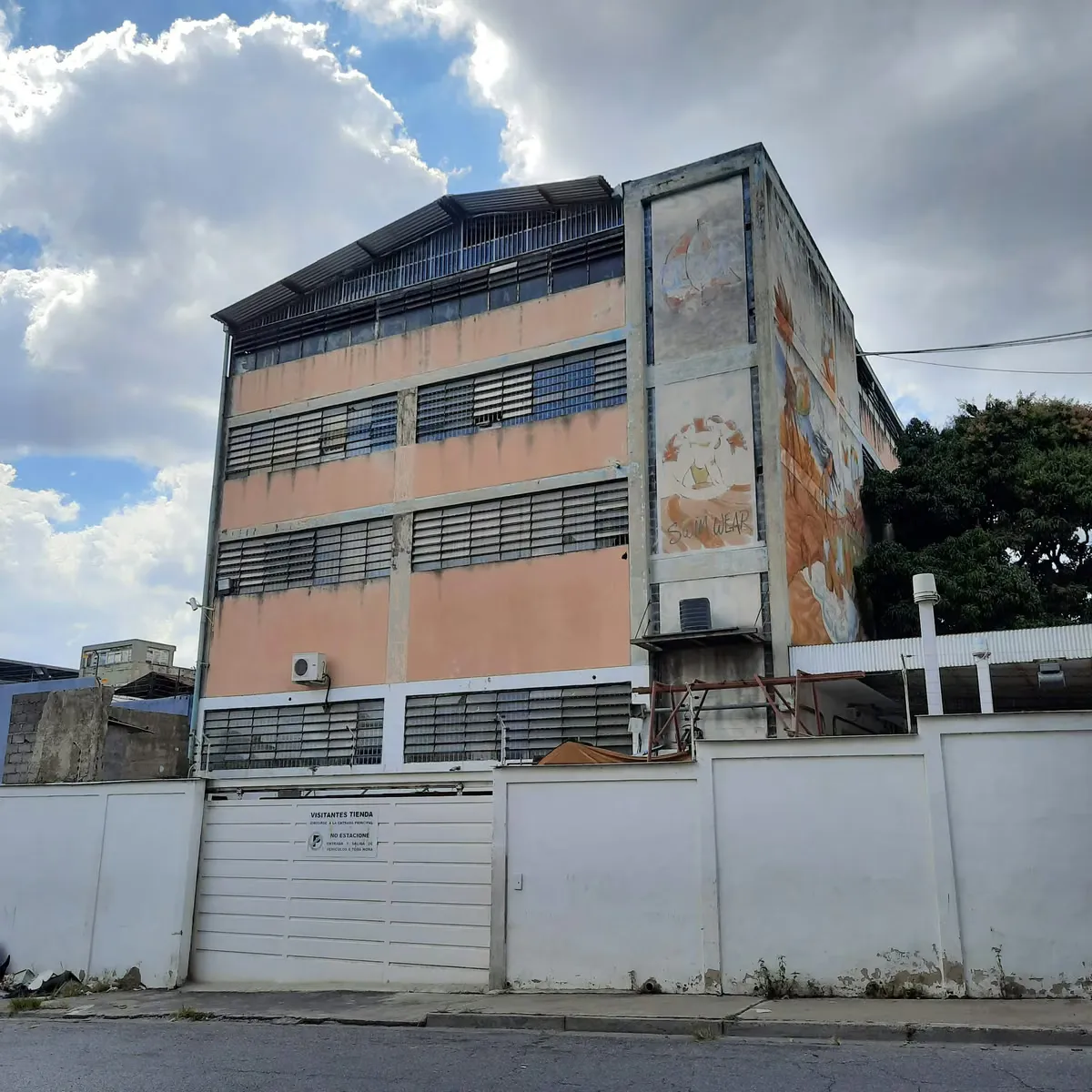 Se Vende Edificio Industrial en Boleita Norte - 2