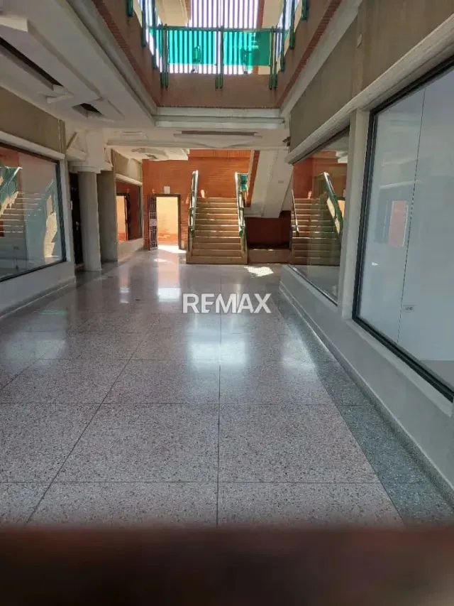 Excelente Oportunidad Comercial: Local en Alquiler – Av. Ollervides, Puerta Maraven. - 3