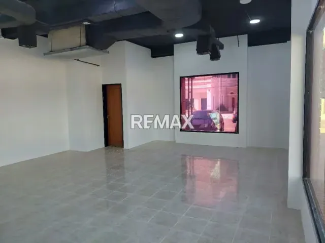 Excelente Oportunidad Comercial: Local en Alquiler – Av. Ollervides, Puerta Maraven. - 4