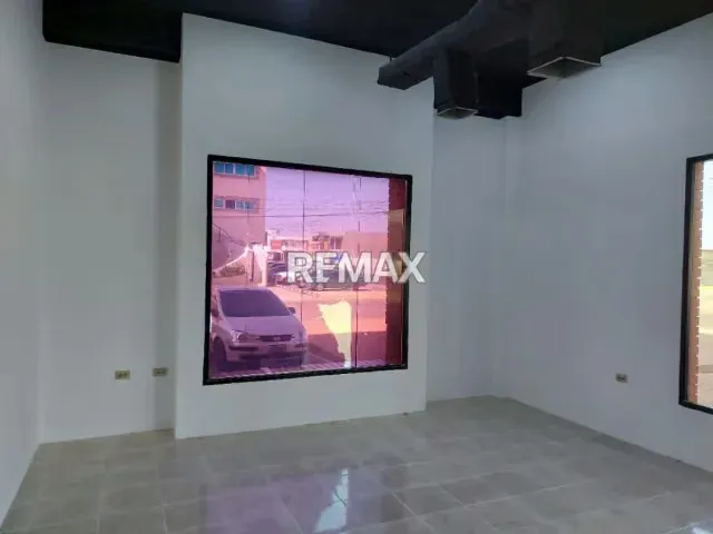 Excelente Oportunidad Comercial: Local en Alquiler – Av. Ollervides, Puerta Maraven. - 8