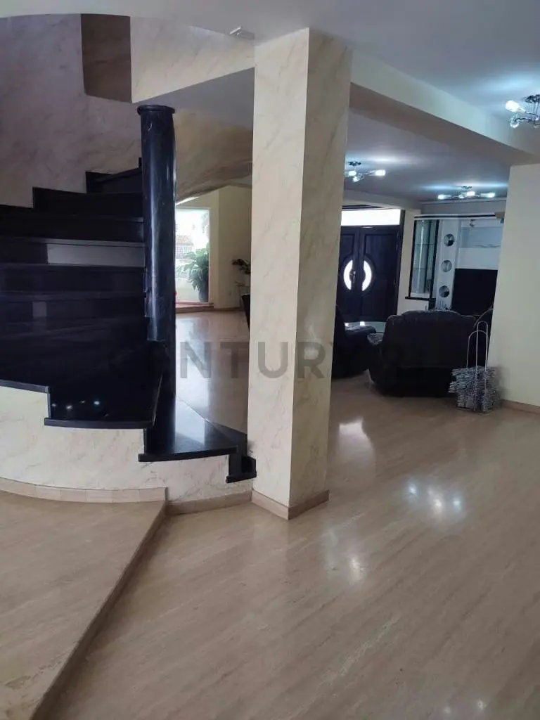 Villa en venta en campo de golf con muelle - 4