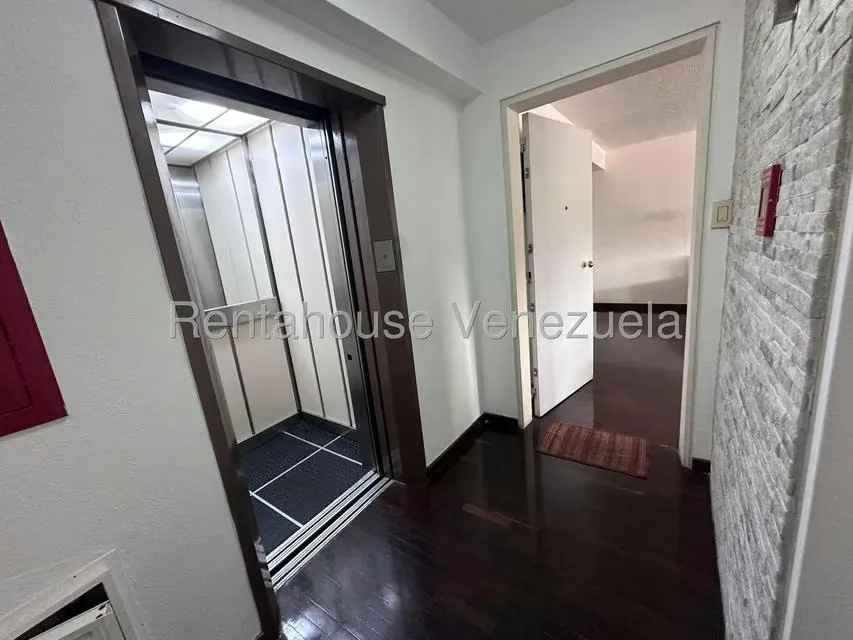 Apartamento (1 Nivel) en Venta en Los Samanes, Distrito Metropolitano - 2