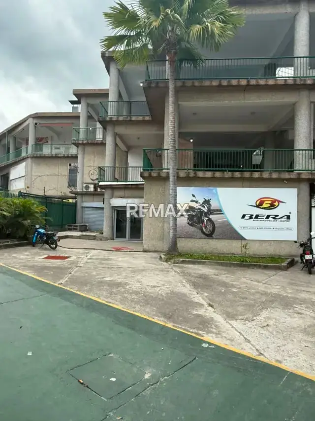 Extraordinario Local Comercial en Venta, 285,09 m2, C.C. Daymar, a pie de calle