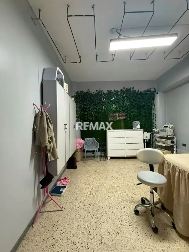 Extraordinario Local Comercial en Venta, 285,09 m2, C.C. Daymar, a pie de calle - 7