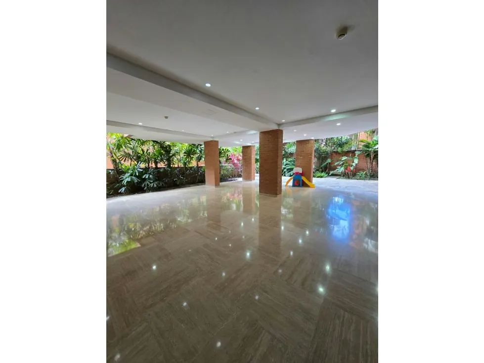APARTAMENTO EN VENTA 215 M2- URB. CAMPO ALEGRE - 18