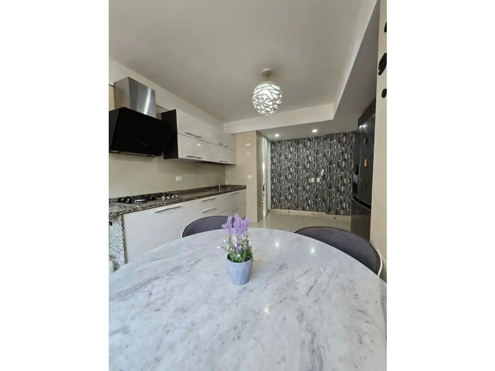 APARTAMENTO EN VENTA 215 M2- URB. CAMPO ALEGRE - 6