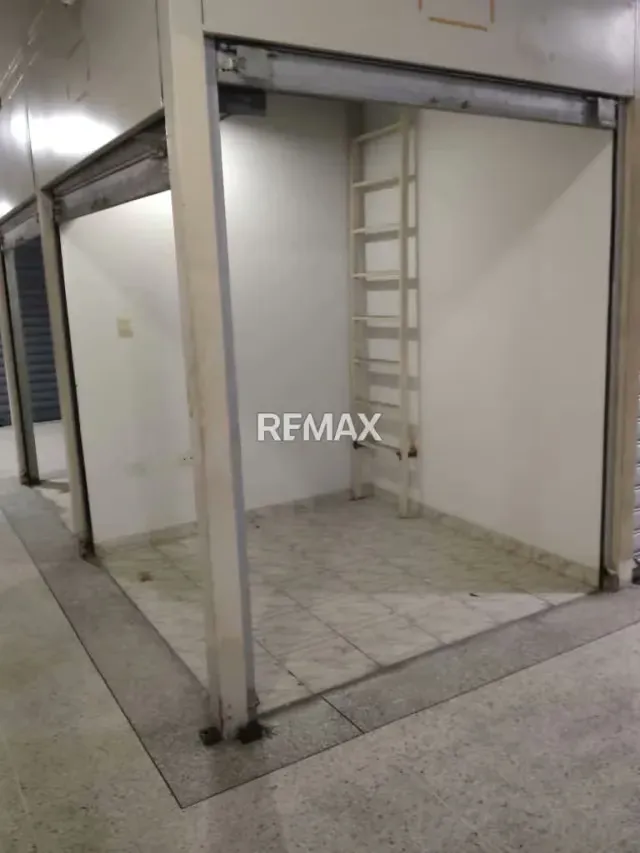 En Venta Local Comercial en C.C. Gran Bazar Valencia Av Lara - 4
