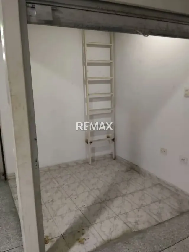En Venta Local Comercial en C.C. Gran Bazar Valencia Av Lara - 5