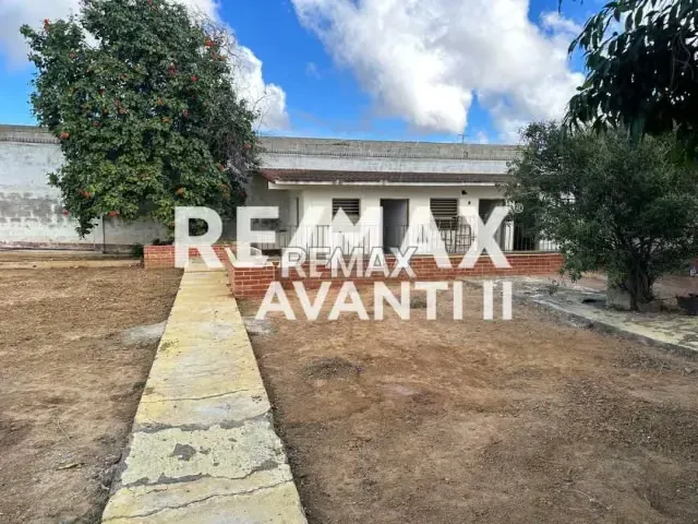 Casa en Venta, Urb. Santa Irene. - 13