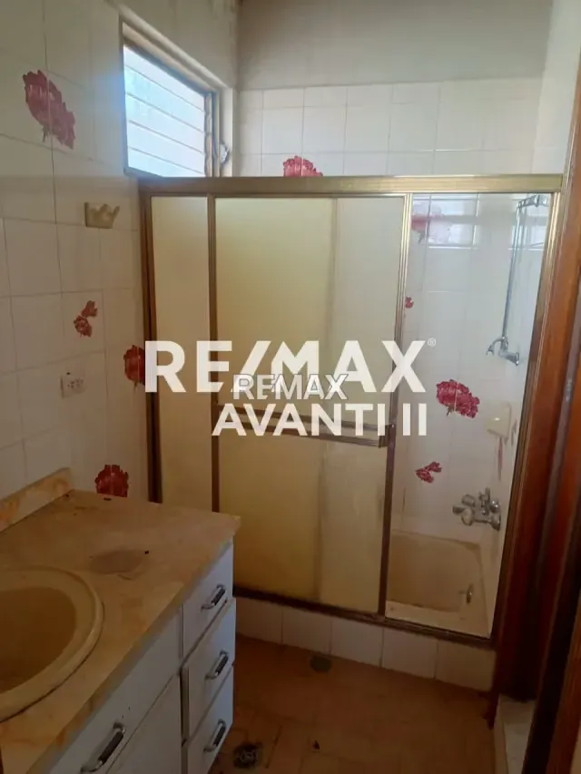 Casa en Venta, Urb. Santa Irene. - 2