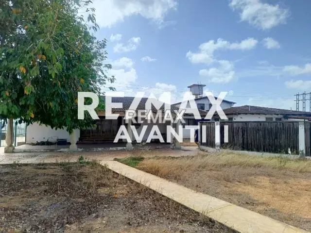Casa en Venta, Urb. Santa Irene. - 10