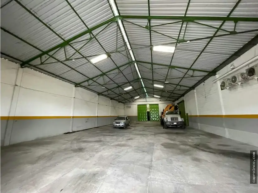 Local en Venta con Showroom y Almacén Campo Carabobo Cod 5982451