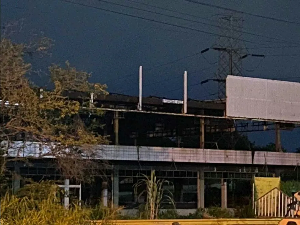 Se vende Terreno con edificación de estructura para galpón en la Autop - 5