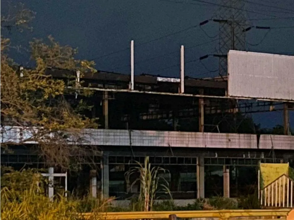 Se vende Terreno con edificación de estructura para galpón en la Autop - 6