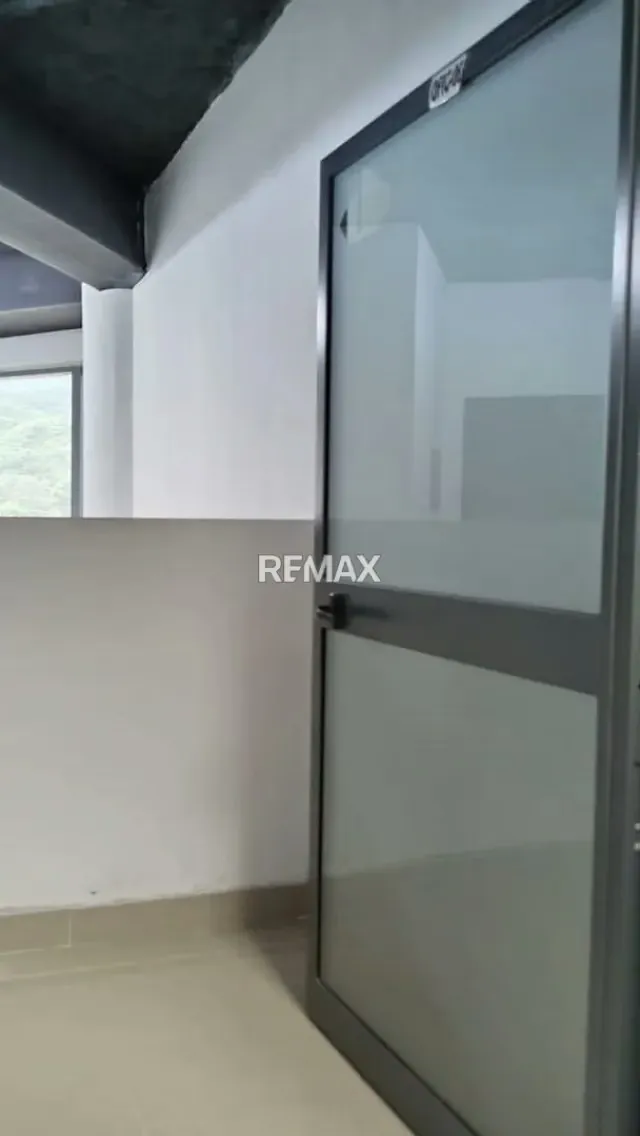 Local en Venta cc. jardin mañongo - 3